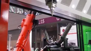 16-осевой двухстанционный 3D-станок для лазерной резки труб